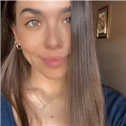 Maestra de Educación Infantil, Educación Primaria e Inglés, con máster en atención a la diversidad.